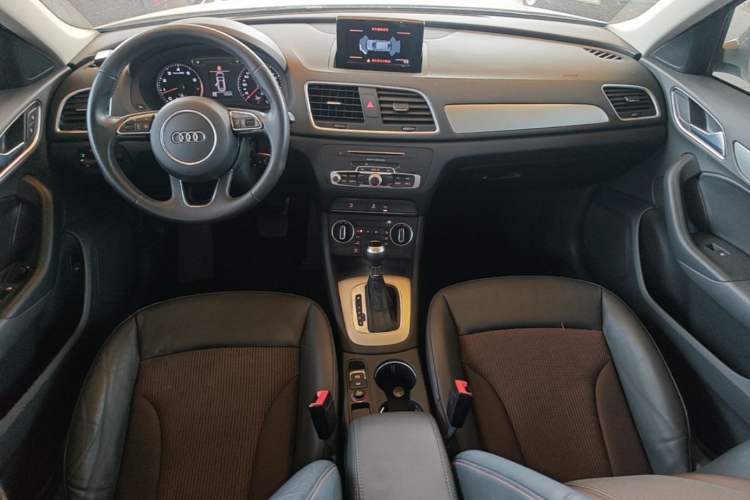 Used Audi Q3 2016 35 TFSI Fashion Model Center Console
