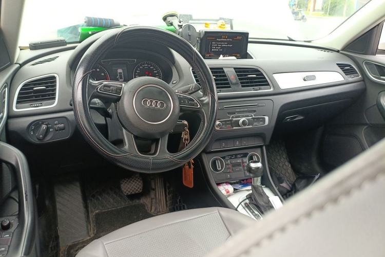 Used Audi Q3 2016 30 TFSI Fashion Model Center Console