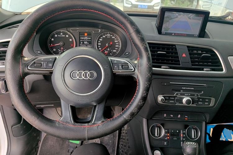 Used Audi Q3 2016 30 TFSI Fashion Model Center Console