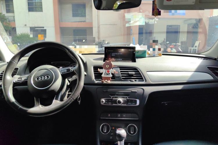 Used Audi Q3 2016 35 TFSI Fashion Model Center Console