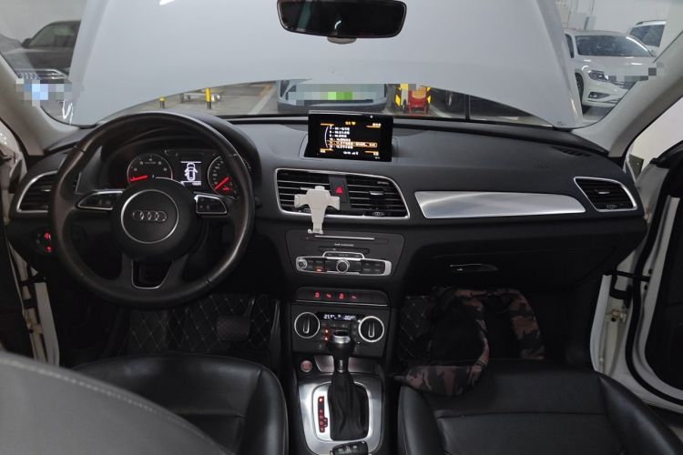 Used Audi Q3 2016 30 TFSI Fashion Model Center Console