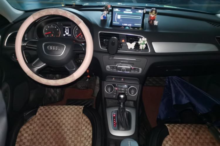 Used Audi Q3 2016 30 TFSI Standard Model Center Console