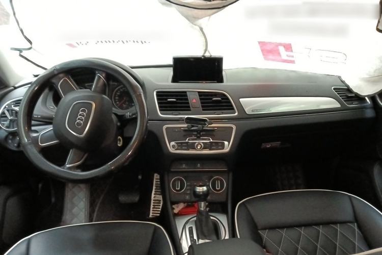 Used Audi Q3 2016 30 TFSI Standard Model Center Console