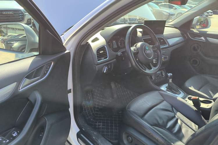 Used Audi Q3 2016 35 TFSI Style Edition Driver Seat