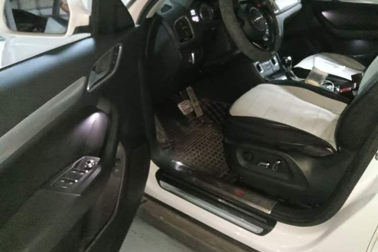 Used Audi Q3 2016 35 TFSI Style Edition Driver Seat