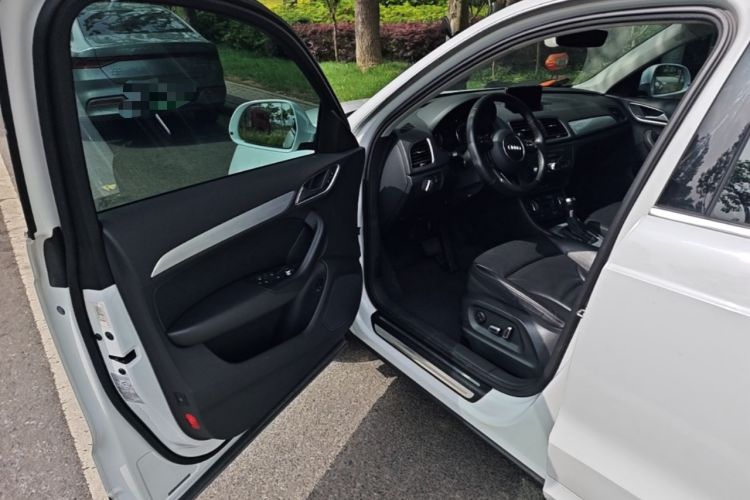 Used Audi Q3 2016 35 TFSI Style Edition Driver Seat