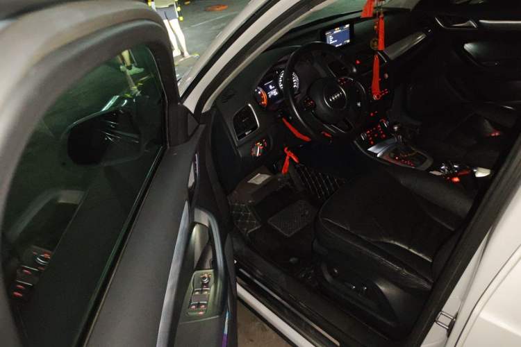 Used Audi Q3 2016 35 TFSI Style Edition Driver Seat