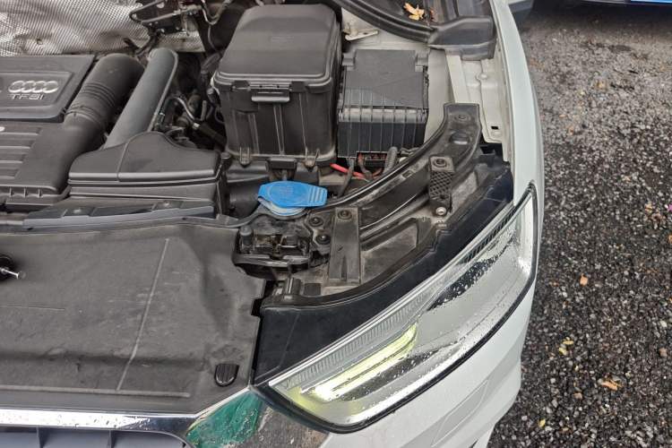 Used Audi Q3 2016 30 TFSI Standard Model Engine Bay Left