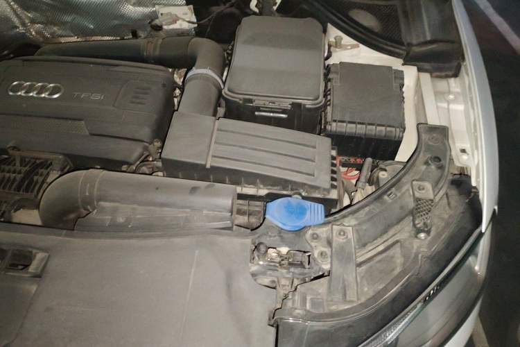 Used Audi Q3 2016 35 TFSI Fashion Model Engine Bay Left