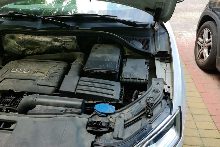 Used Audi Q3 2016 35 TFSI Fashion Model Engine Bay Left