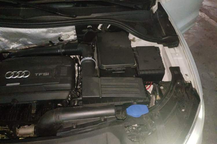 Used Audi Q3 2016 35 TFSI Fashion Model Engine Bay Left
