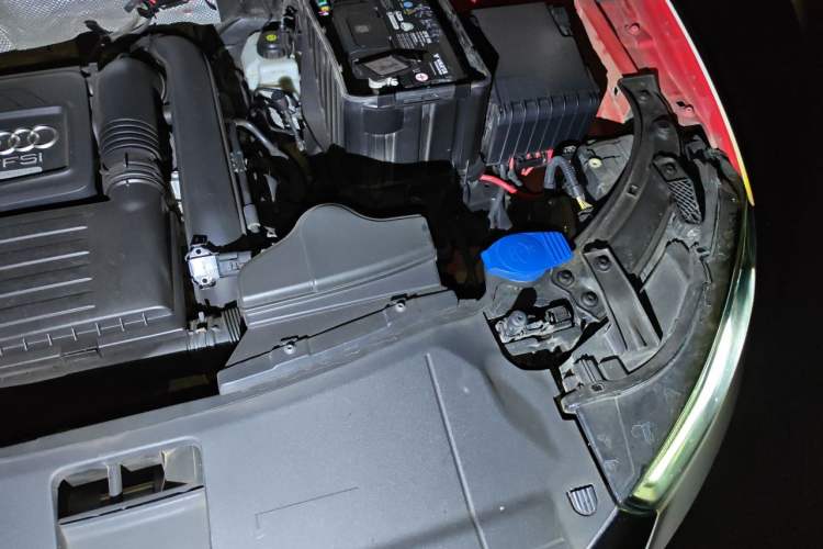 Used Audi Q3 2016 30 TFSI Fashion Model Engine Bay Left