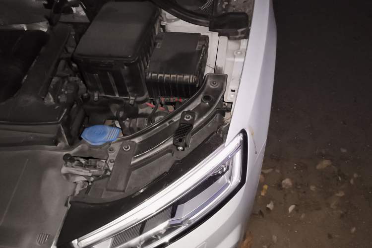 Used Audi Q3 2016 30 TFSI Fashion Model Engine Bay Left