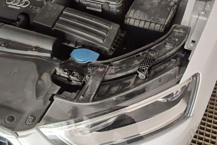 Used Audi Q3 2016 35 TFSI Collection Edition Intelligent Model Engine Bay Left