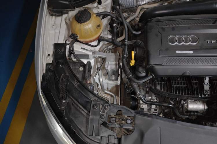 Used Audi Q3 2016 35 TFSI Fashion Model Engine Bay Right