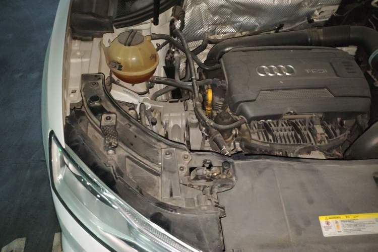 Used Audi Q3 2016 35 TFSI Fashion Model Engine Bay Right