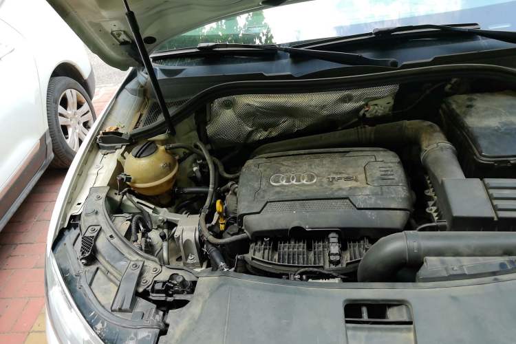 Used Audi Q3 2016 35 TFSI Fashion Model Engine Bay Right