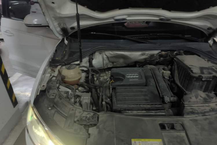 Used Audi Q3 2016 30 TFSI Fashion Model Engine Bay Right