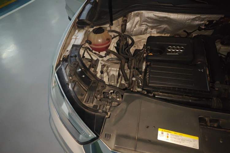 Used Audi Q3 2016 30 TFSI Standard Model Engine Bay Right