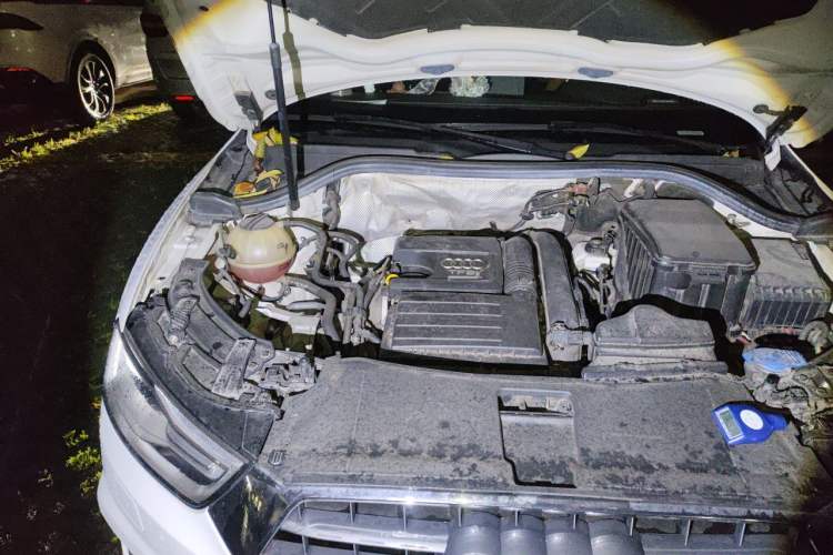 Used Audi Q3 2016 30 TFSI Fashion Model Engine Bay Right