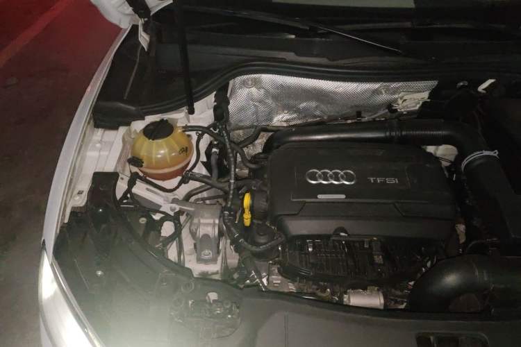 Used Audi Q3 2016 35 TFSI Fashion Model Engine Bay Right