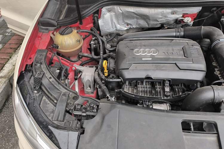 Used Audi Q3 2016 35 TFSI Fashion Model Engine Bay Right