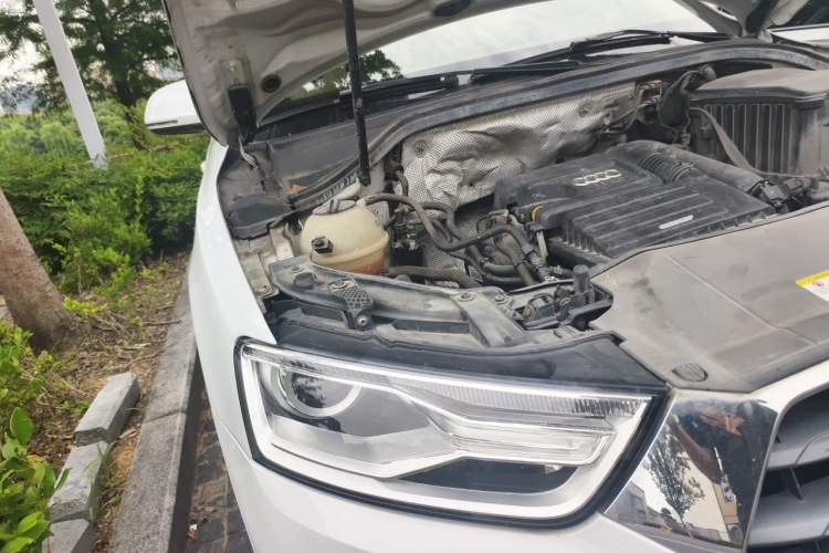 Used Audi Q3 2016 30 TFSI Fashion Model Engine Bay Right