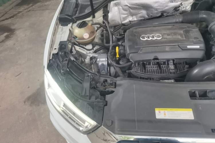 Used Audi Q3 2016 40 TFSI quattro all-wheel-drive sport model Engine Bay Right