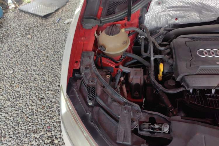 Used Audi Q3 2016 35 TFSI Fashion Model Engine Bay Right