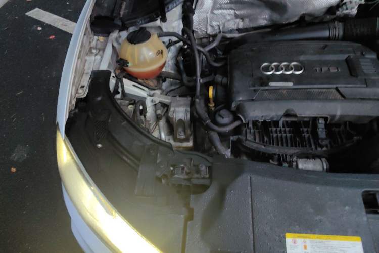 Used Audi Q3 2016 35 TFSI Fashion Model Engine Bay Right