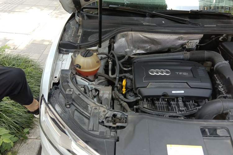 Used Audi Q3 2016 35 TFSI Fashion Model Engine Bay Right