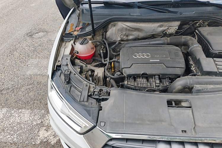 Used Audi Q3 2016 35 TFSI Fashion Model Engine Bay Right
