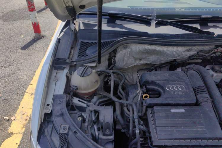 Used Audi Q3 2016 30 TFSI Fashion Model Engine Bay Right