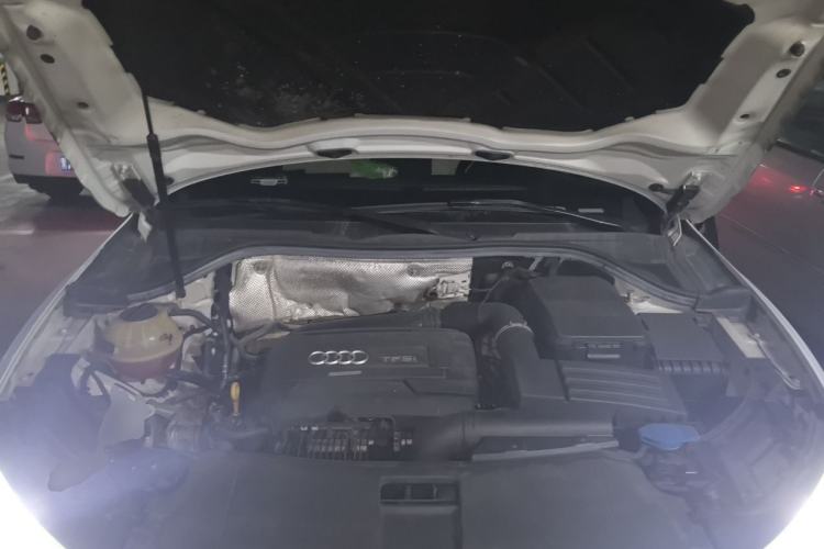 Used Audi Q3 2016 35 TFSI quattro all-wheel-drive style model Engine Bay