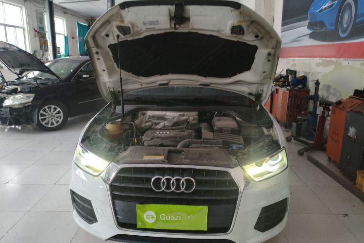 Used Audi Q3 2016 35 TFSI Fashion Model Engine Bay