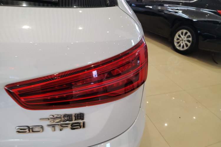 Used Audi Q3 2016 30 TFSI Fashion Model Exterior 3