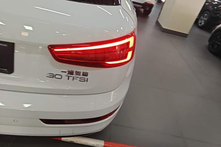 Used Audi Q3 2016 30 TFSI Fashion Model Exterior 3