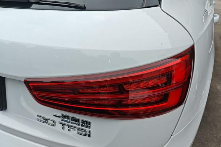 Used Audi Q3 2016 30 TFSI Fashion Model Exterior 3