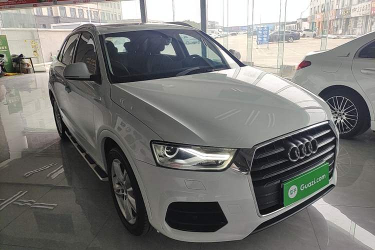 Used Audi Q3 2016 30 TFSI Fashion Model Front Right 45 Deg