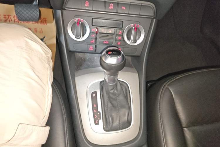 Used Audi Q3 2016 30 TFSI Collector's Edition Intelligent Model Gear Lever