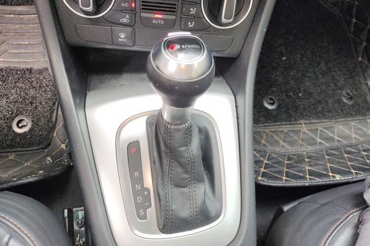 Used Audi Q3 2016 30 TFSI Fashion Model Gear Lever