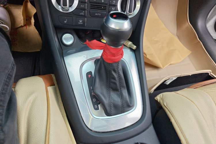 Used Audi Q3 2016 35 TFSI Collection Edition quattro Enjoyment Model Gear Lever