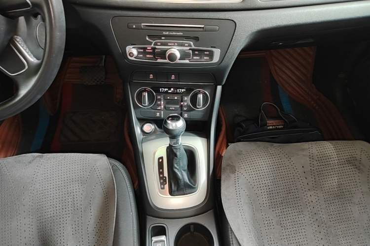 Used Audi Q3 2016 30 TFSI Standard Model Gear Lever