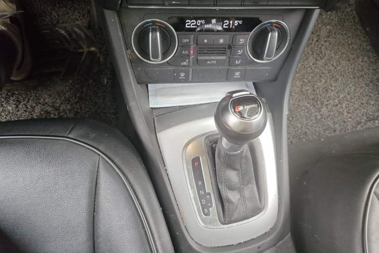 Used Audi Q3 2016 30 TFSI Fashion Model Gear Lever