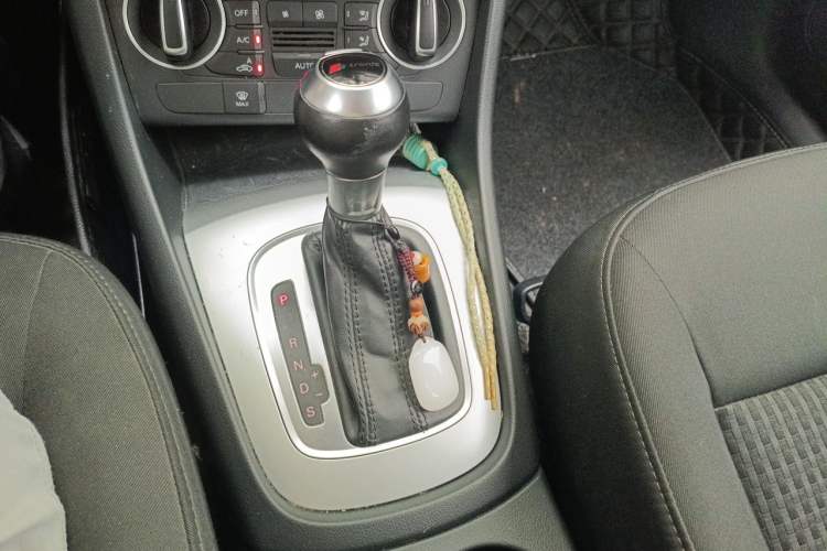 Used Audi Q3 2016 30 TFSI Standard Model Gear Lever