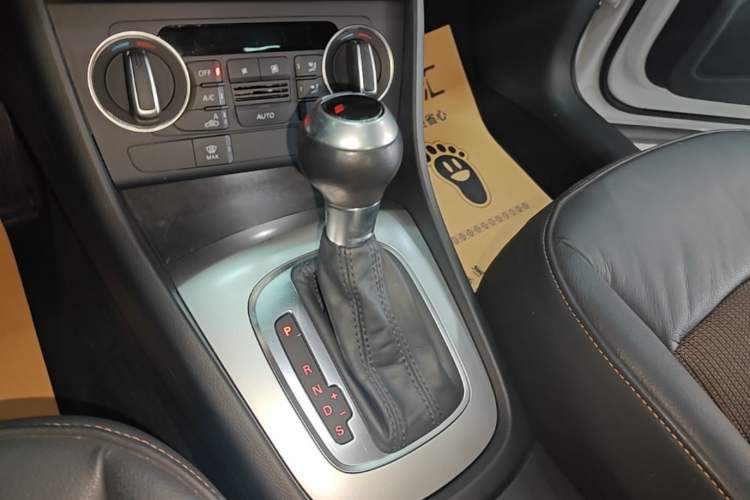 Used Audi Q3 2016 30 TFSI Fashion Model Gear Lever