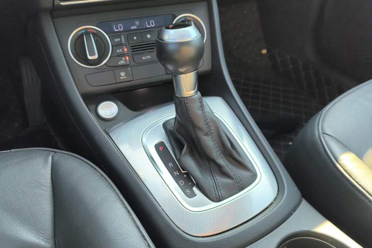 Used Audi Q3 2016 35 TFSI Style Edition Gear Lever