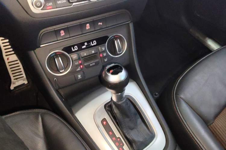 Used Audi Q3 2016 30 TFSI Fashion Model Gear Lever