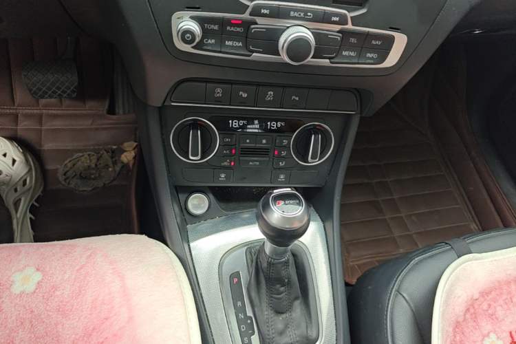 Used Audi Q3 2016 35 TFSI Style Edition Gear Lever
