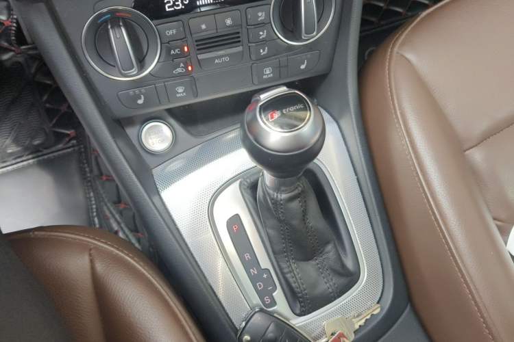 Used Audi Q3 2016 30 TFSI Fashion Model Gear Lever
